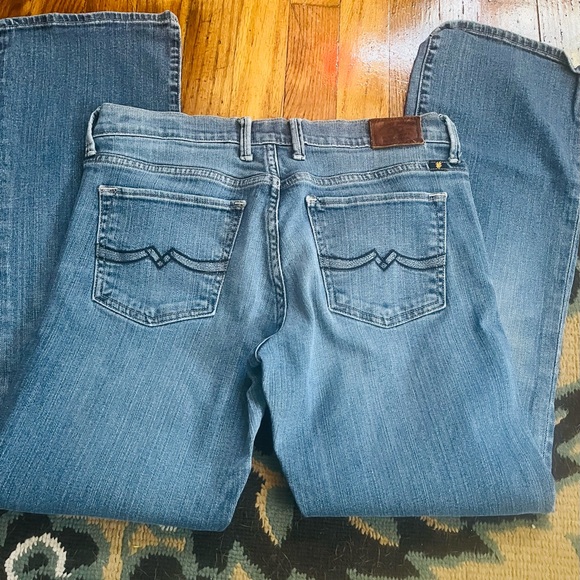 Women’s lucky brand jeans size 4/27.  STORE WIDE PRICE REDUCTION! New items here - Picture 2 of 4